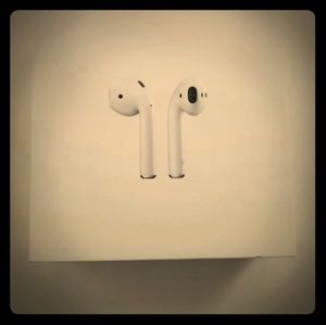 Generation 2 Apple Airpods